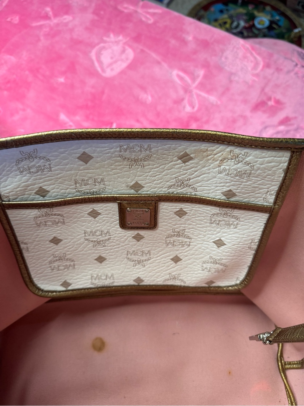 Luxury MCM Cream Visetos Tote J5638 Dark Mustard Trim, Silver Lion Banner - Picture 6 of 11